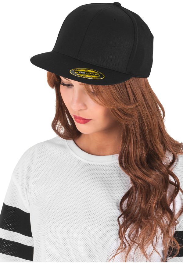 Boné Premium 210 Fitted
