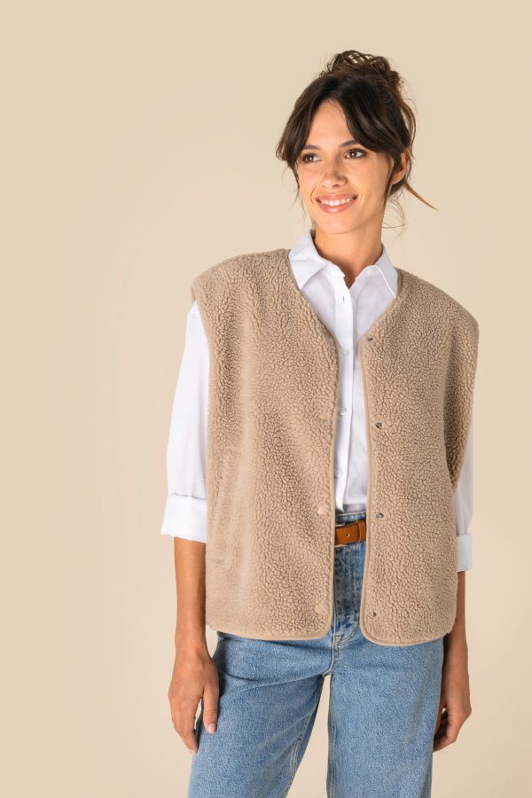 Colete em sherpa de senhora