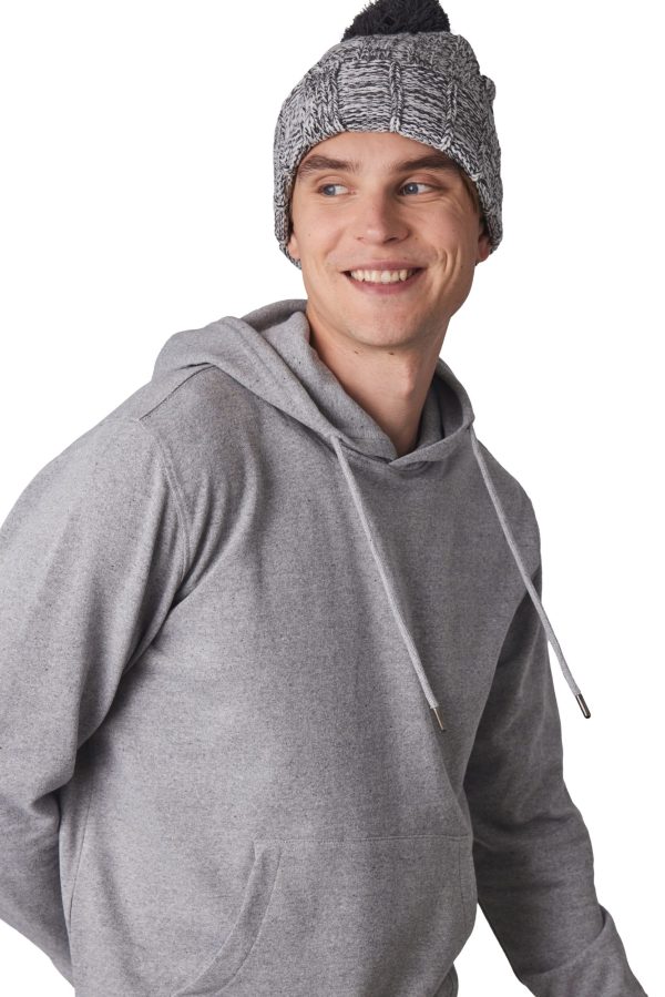 Gorro com pompom e dobra