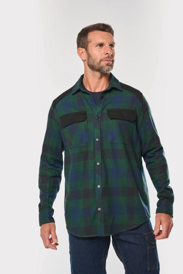 Camisa aos quadrados com bolsos de homem