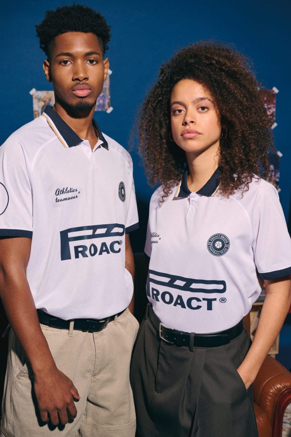 T-shirt lifestyle com colarinho tipo polo unissexo