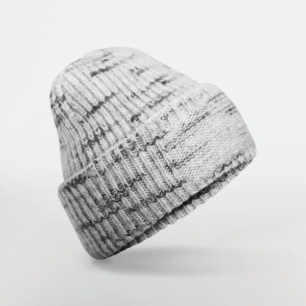 Gorro com patch de malha grossa