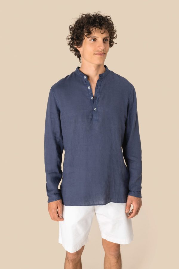 Camisa com gola à padre com aspecto lavado em linho de homem