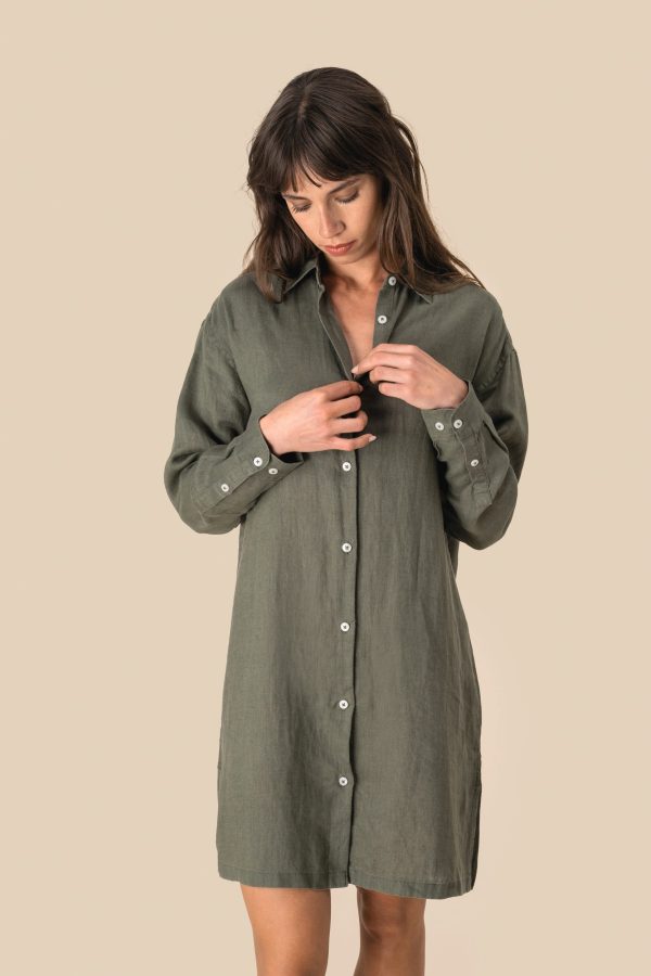 Vestido camiseiro em linho de senhora