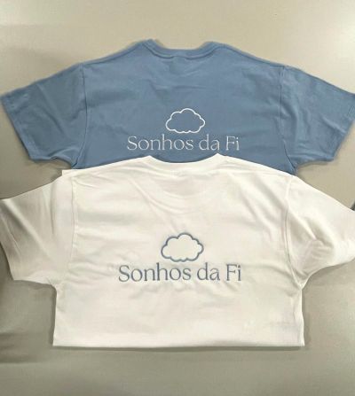 T-shirt com Bordado