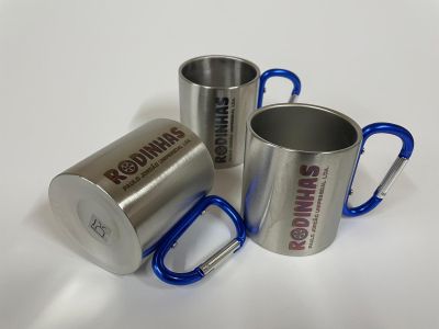 Caneca de aço inox com asa mosquetão